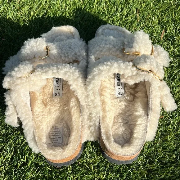 NWT BIRKENSTOCKS BIG BUCKLE Teddy Faux Fur Sandals!