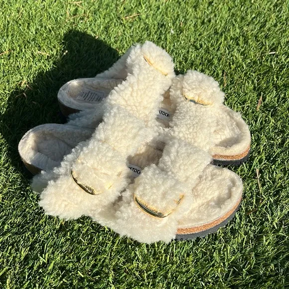 NWT BIRKENSTOCKS BIG BUCKLE Teddy Faux Fur Sandals!