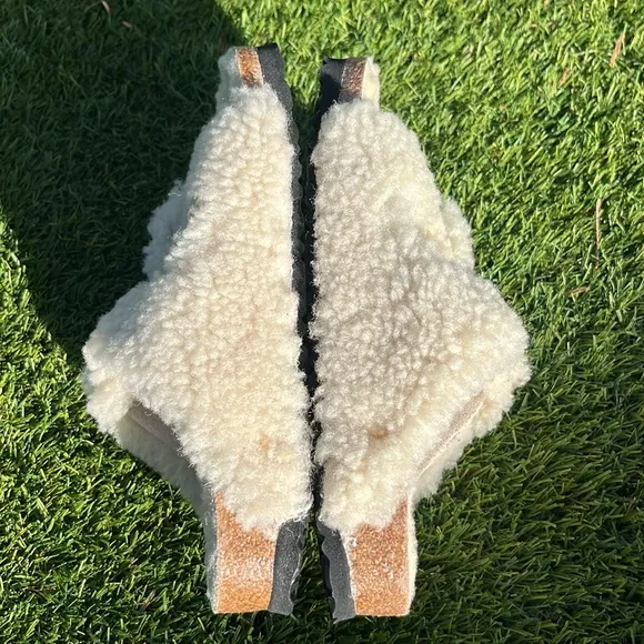 NWT BIRKENSTOCKS BIG BUCKLE Teddy Faux Fur Sandals!