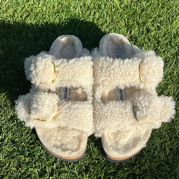 NWT BIRKENSTOCKS BIG BUCKLE Teddy Faux Fur Sandals!