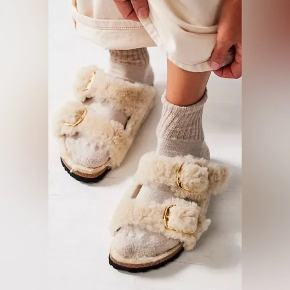 NWT BIRKENSTOCKS BIG BUCKLE Teddy Faux Fur Sandals!