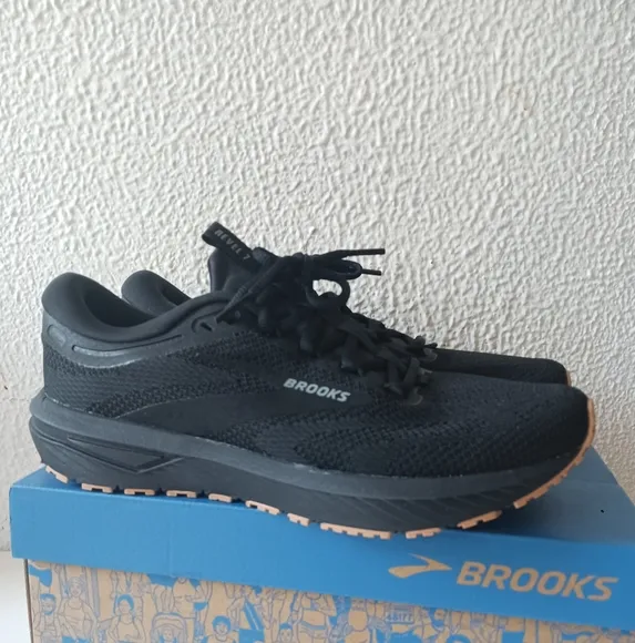 NWT Brooks Revel 7  women's Run&amp; walk  Shoes, sneakers size 10,,EU 42