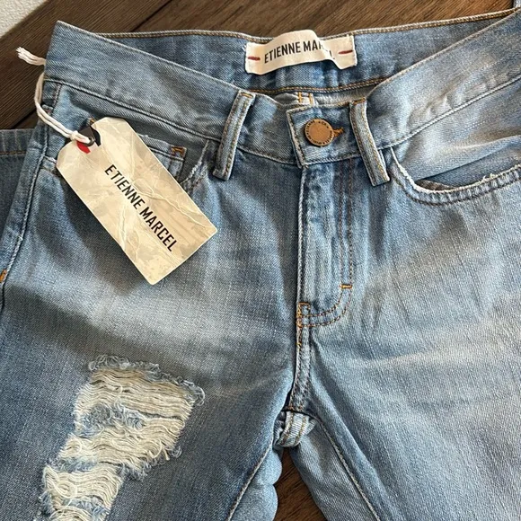 NWT [Etienne Marcel] Low Rise Relaxed Fit Distressed Denim Jeans Women’s Sz 24