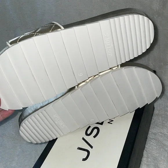 NWT J/SLIDES EDGE Light Hold Metallic Quilted Leather Sandal