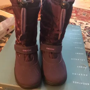 NWT Kids Winter Boots - size 12, purple