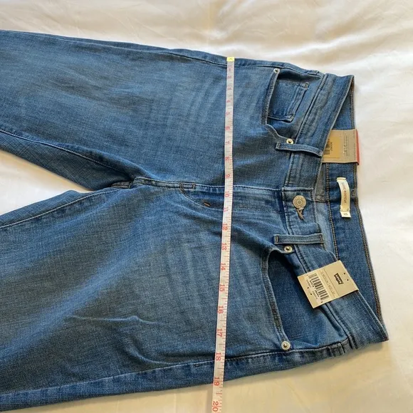 NWT Levi’s Classic Bootcut Jeans