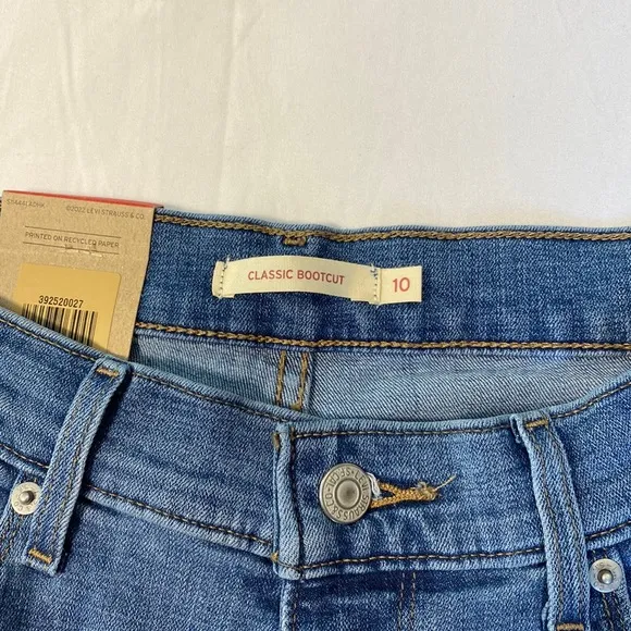 NWT Levi’s Classic Bootcut Jeans