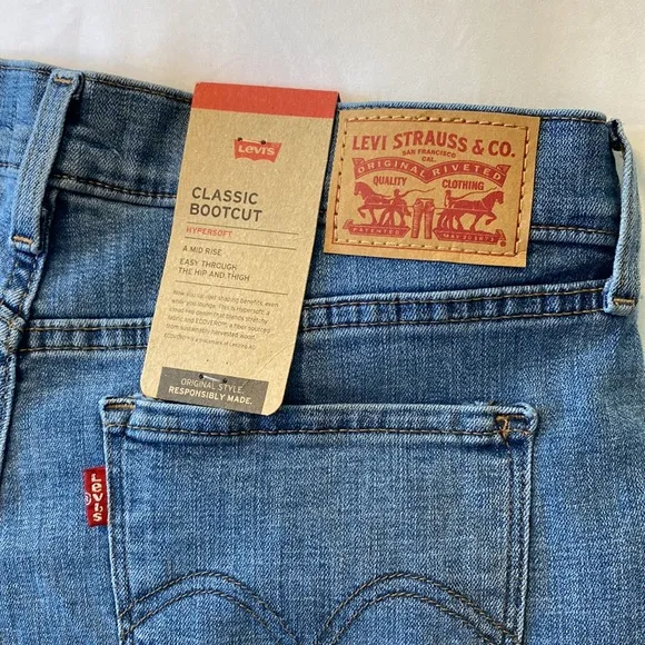 NWT Levi’s Classic Bootcut Jeans