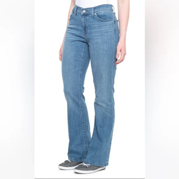 NWT Levi’s Classic Bootcut Jeans