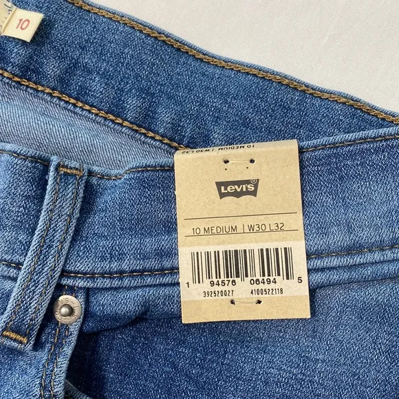 NWT Levi’s Classic Bootcut Jeans
