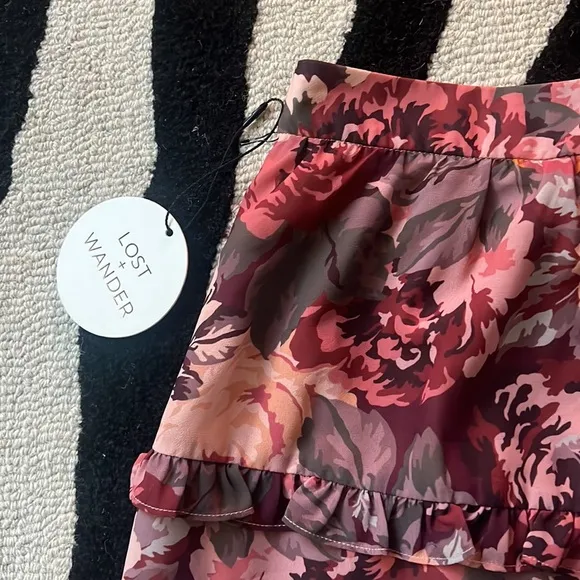 NWT Lost   Wander Garden Floral Ruffle Mini Skirt