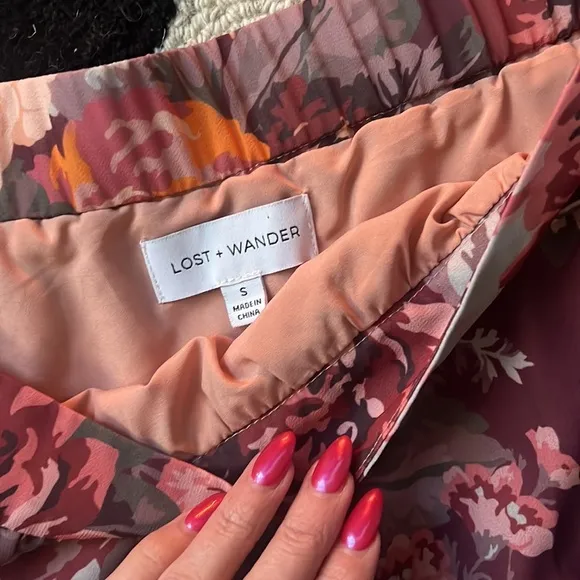 NWT Lost   Wander Garden Floral Ruffle Mini Skirt