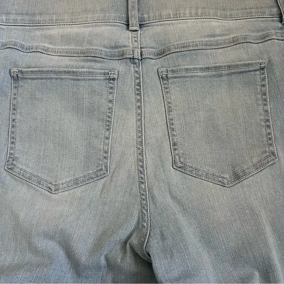 NWT Spanx Pull-on Stretchy Retro Light Wash Flare Leg Jean SZ XL