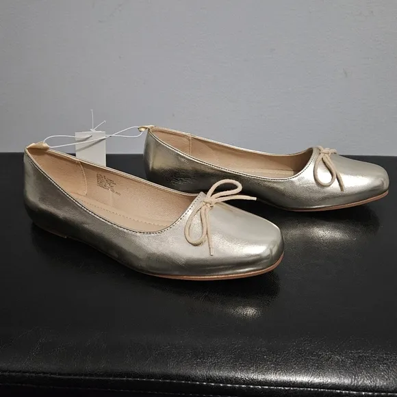 NWT: Women's GAP Metallic Gold Bow Flats - Size 9
