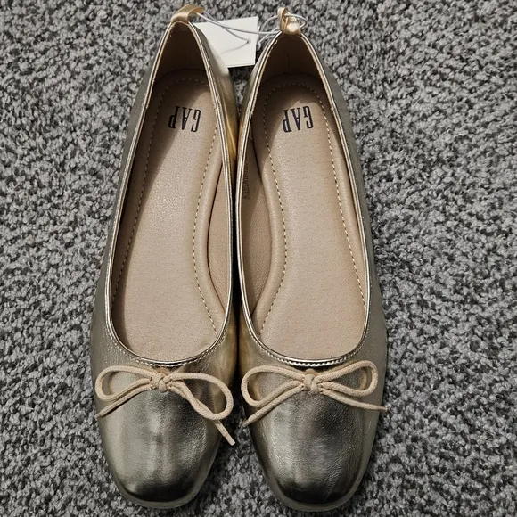 NWT: Women's GAP Metallic Gold Bow Flats - Size 9