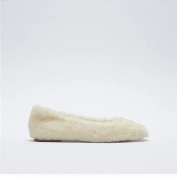 NWT Zara faux fur ballet flats
