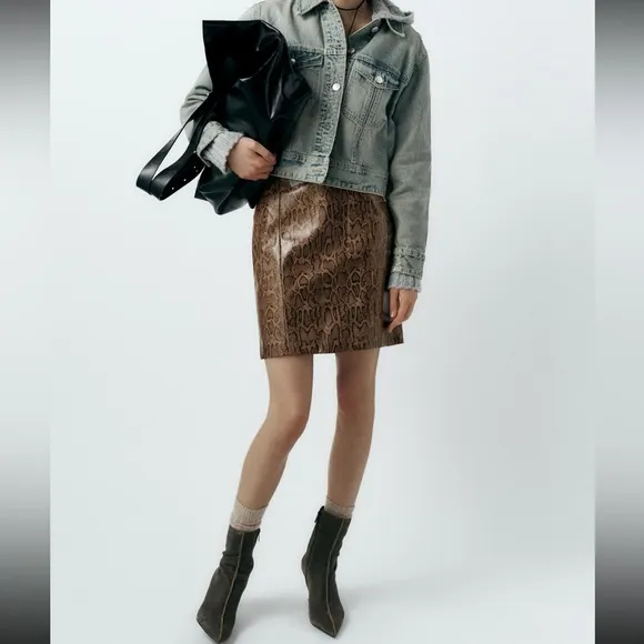 NWT Zara faux snakeskin leather skirt