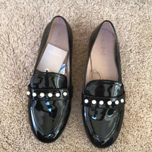 NWT! Zara girls size 38/5.5 black flats .