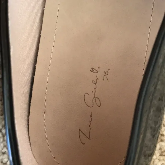 NWT! Zara girls size 38/5.5 black flats .