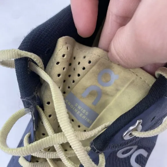 On Cloud Cloudflow Running Shoes Sneakers Women's Size 9 Gray Yellow