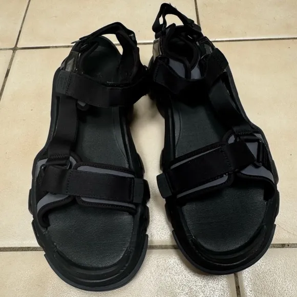 Onitsuka Tiger Dentigre Black Belted Sandals in Size 11