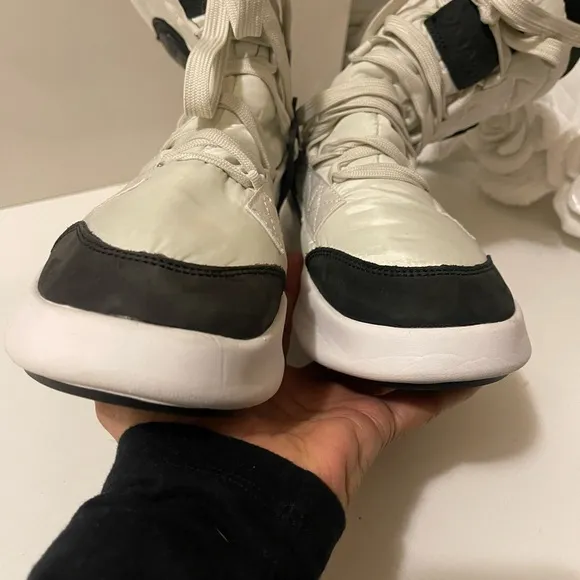 Pajar Canada gorgeous snow boots and sneakers extremely is soft and warm .