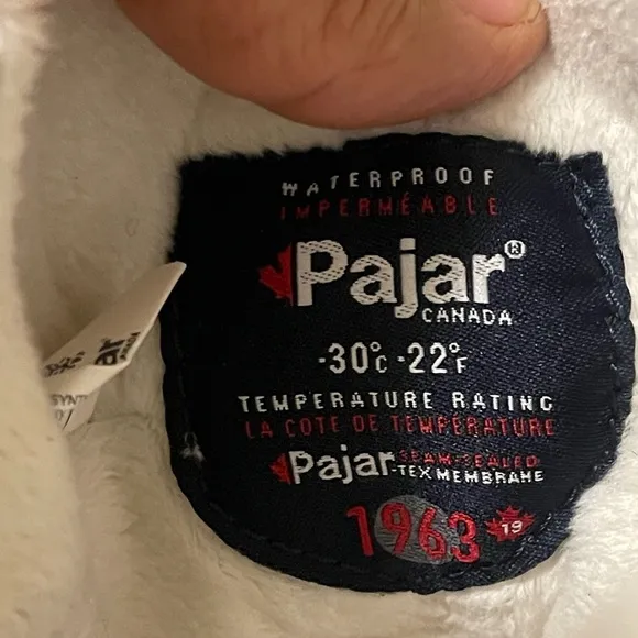 Pajar Canada gorgeous snow boots and sneakers extremely is soft and warm .