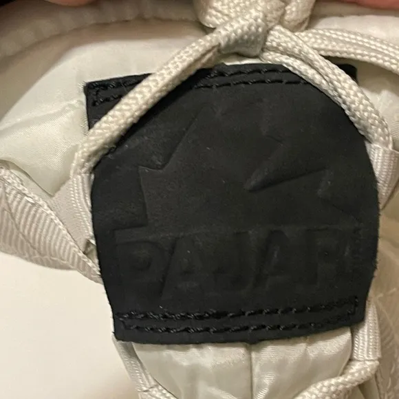 Pajar Canada gorgeous snow boots and sneakers extremely is soft and warm .