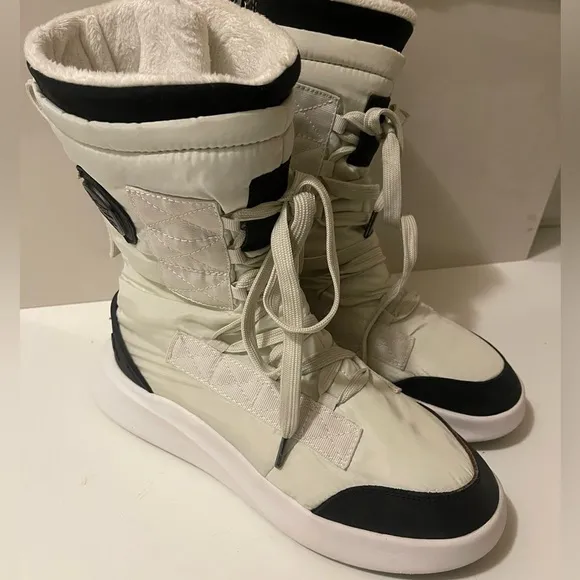 Pajar Canada gorgeous snow boots and sneakers extremely is soft and warm .