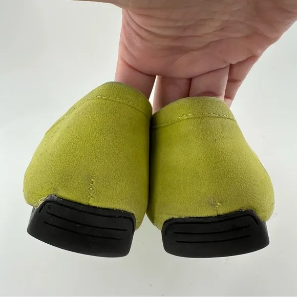 Pierre Dumas flats size 8 green faux suede chartreuse driving loafers old money