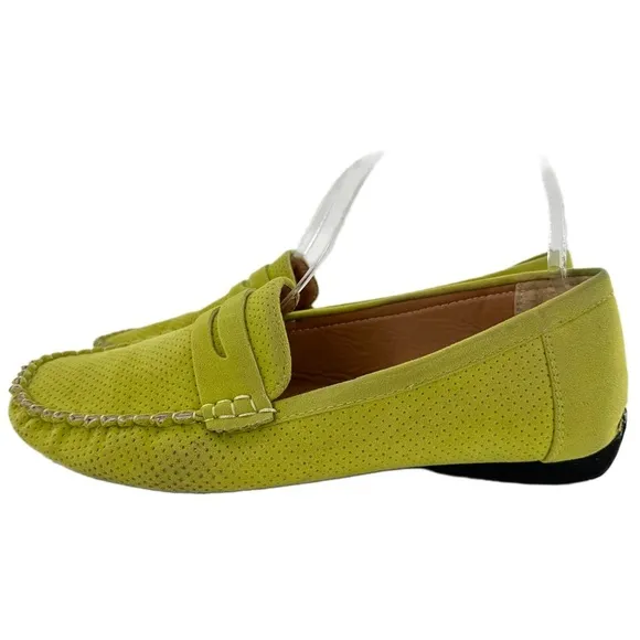 Pierre Dumas flats size 8 green faux suede chartreuse driving loafers old money