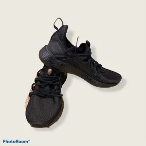 Puma NRGY Knit Sneakers in Size 6