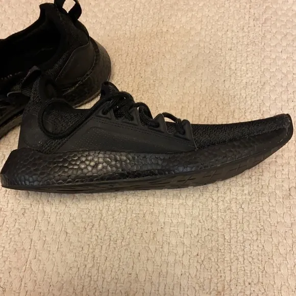 Puma NRGY Knit Sneakers in Size 6