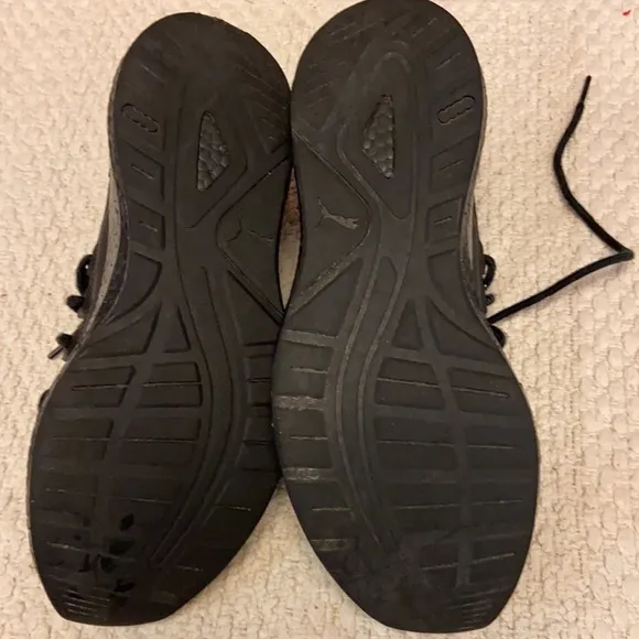 Puma NRGY Knit Sneakers in Size 6