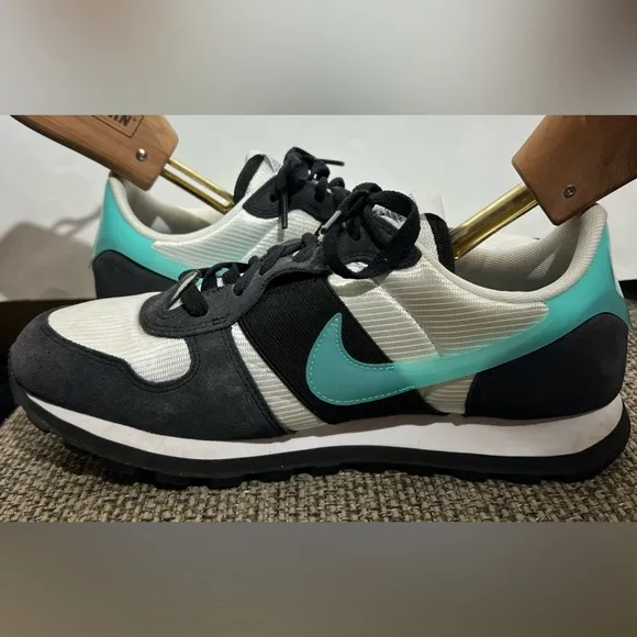Really Cute, NIKE V-LOVE O.X. Hyper Jade White AR4269-100 Women Size 9