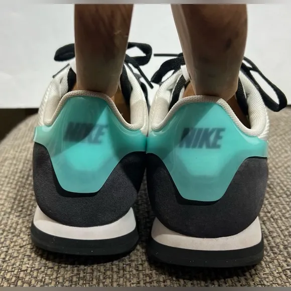 Really Cute, NIKE V-LOVE O.X. Hyper Jade White AR4269-100 Women Size 9