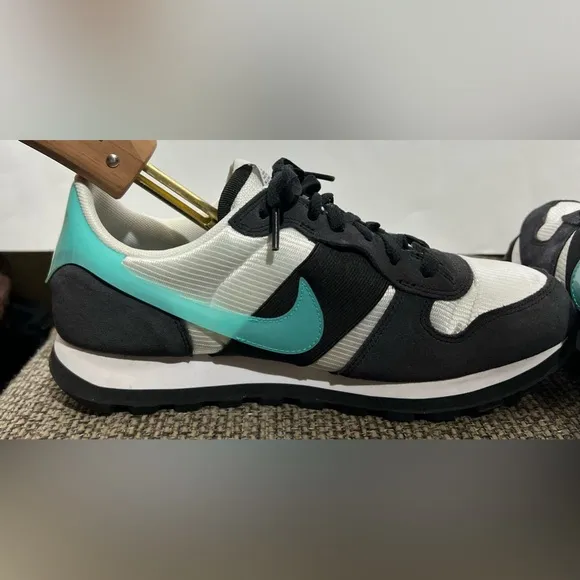 Really Cute, NIKE V-LOVE O.X. Hyper Jade White AR4269-100 Women Size 9