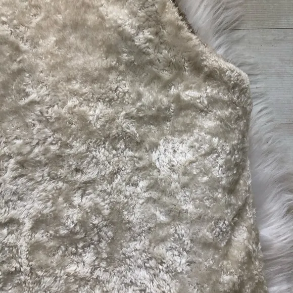 Reversible Faux Fur High Mock Collar Vest wit Side Pockets