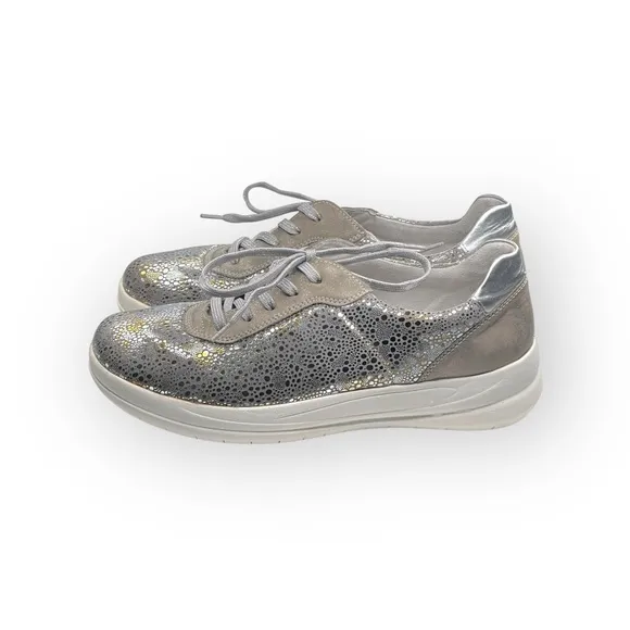 Rieker ᪥ French Remonte Metal Flower Sneakers ᪥ Gold Silver Metallic Print ᪥ 40
