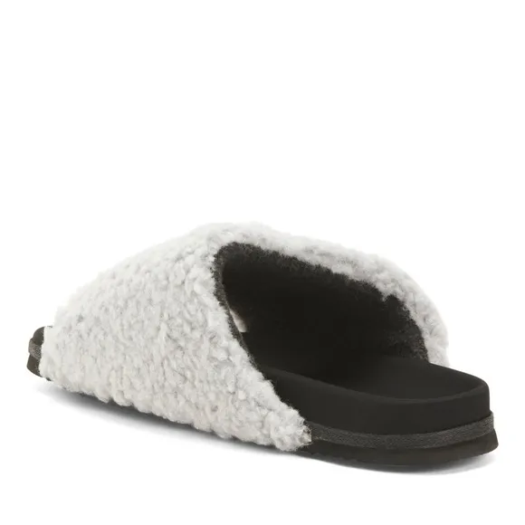 ROAM ❤️‍🔥 FUZZY SLIDER NWT SIZE 7