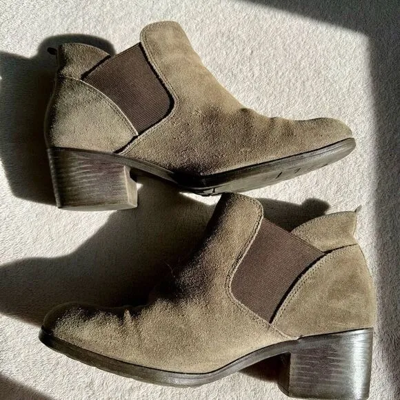 Rockport Women’s Dani Grey Suede Chelsea Ankle Boots
