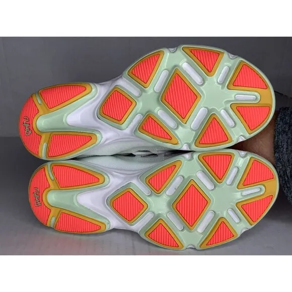 Ryka Women's 7.5 Wide Diffuse White Black sneakers - NWOT