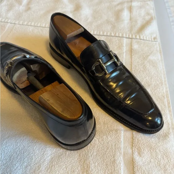 Salvatore Ferragamo Black Leather Loafers with Gancini bit detail