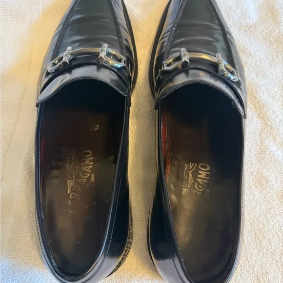 Salvatore Ferragamo Black Leather Loafers with Gancini bit detail