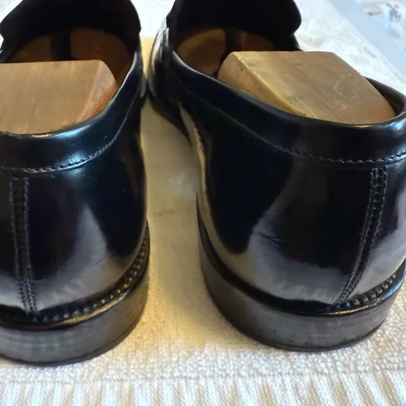Salvatore Ferragamo Black Leather Loafers with Gancini bit detail