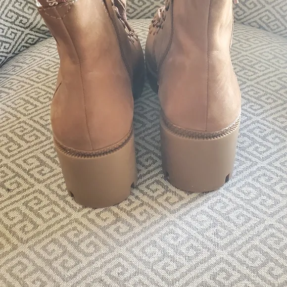 SCHUTZ Xayane women Tan suede lace up bootie size 8 B