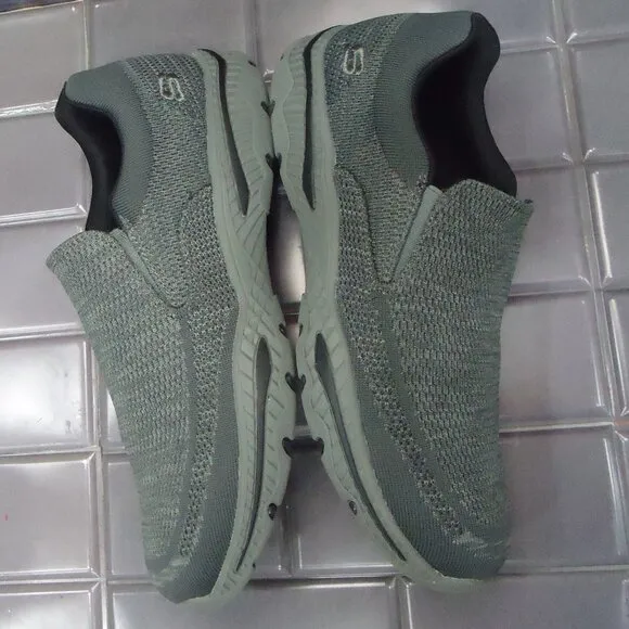 SIZE 10.5. Skechers Relaxed Fit Air- Cooled sneakers.