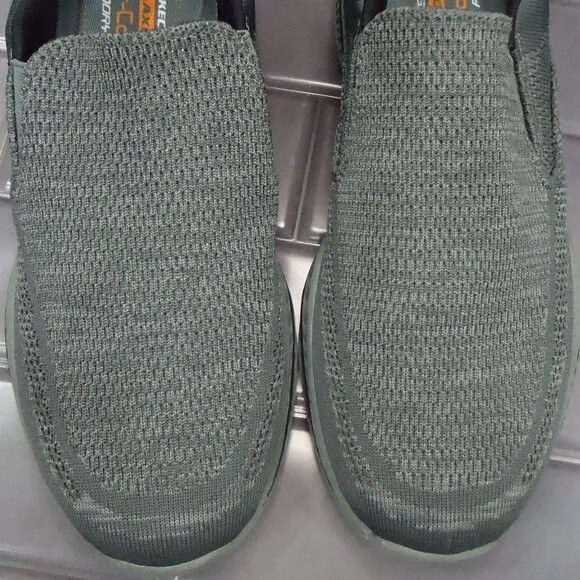 SIZE 10.5. Skechers Relaxed Fit Air- Cooled sneakers.