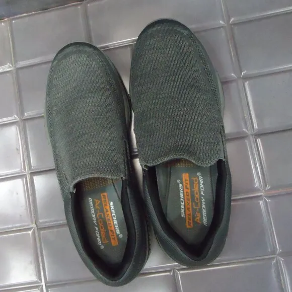 SIZE 10.5. Skechers Relaxed Fit Air- Cooled sneakers.