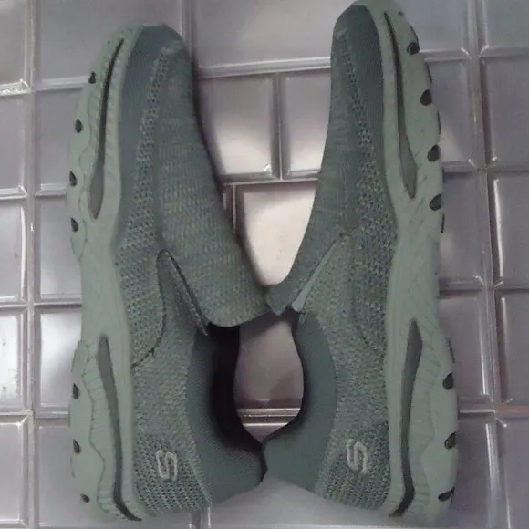 SIZE 10.5. Skechers Relaxed Fit Air- Cooled sneakers.